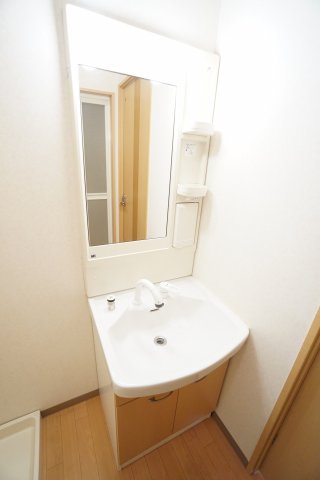洗面設備　※同物件・反転タイプの写真です。