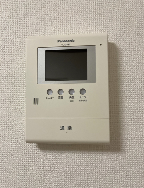 セキュリティ　来訪者の姿を確認できるＴＶモニター付インターホン設置済です！