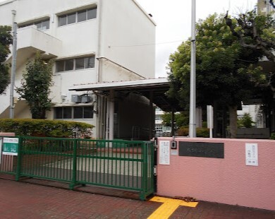 小学校　横浜市立大綱小学校（小学校）まで401m
