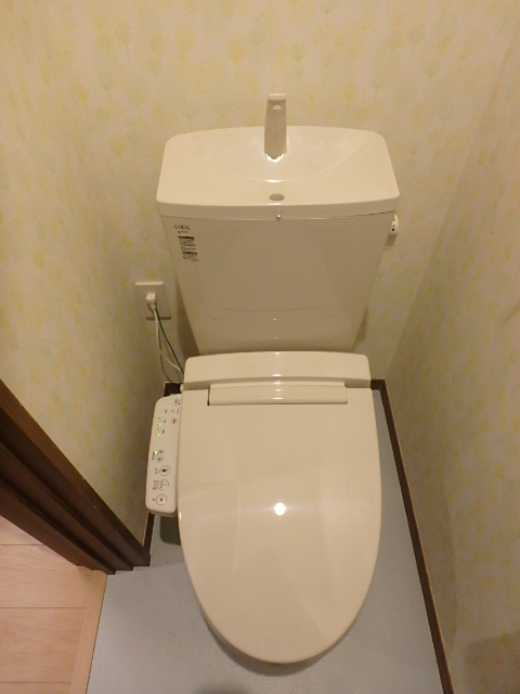 トイレ　機能付きトイレは嬉しいポイントですね。