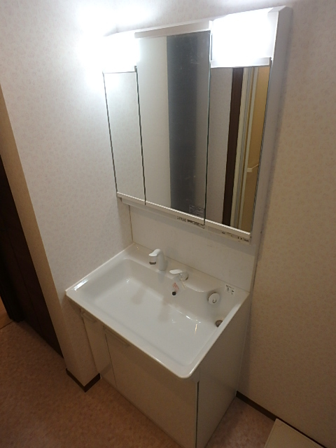 洗面設備　忙しい朝に嬉しい洗面台ですね。