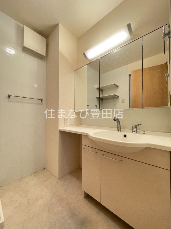 洗面設備　同型別部屋写真
