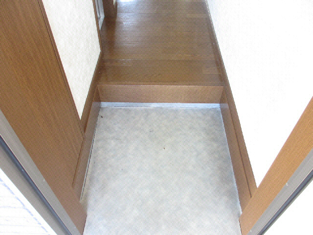 玄関　103号室