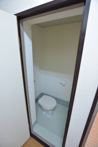 トイレ　別号室の画像です。ご参考下さい