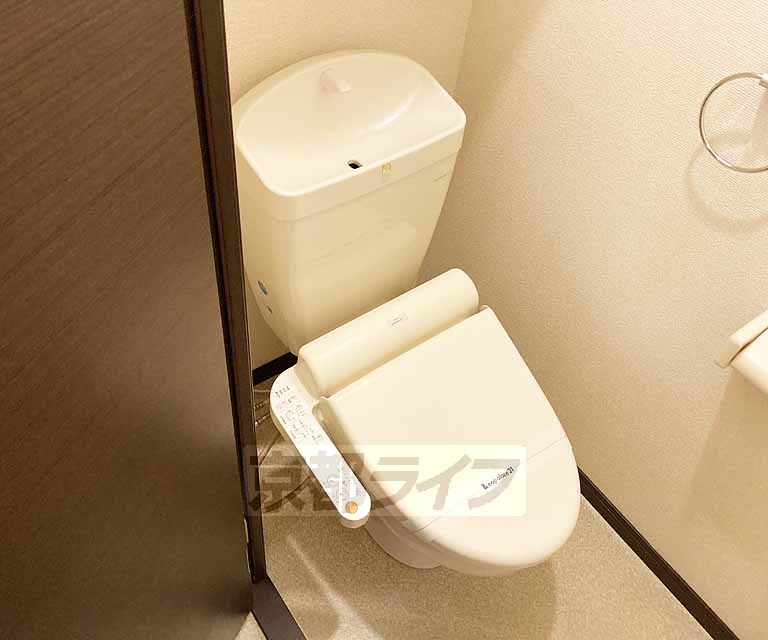 トイレ　ウォシュレット付きのトイレです・