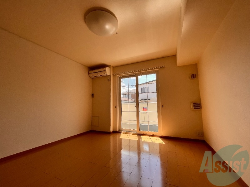 その他部屋・スペース　寝室はリビングと同じお部屋です。広いので問題ナシですね