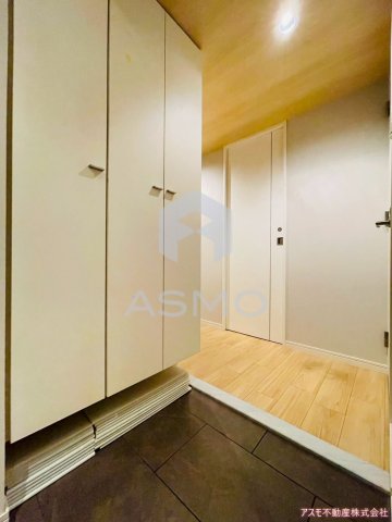 玄関　同マンション別部屋　参考写真