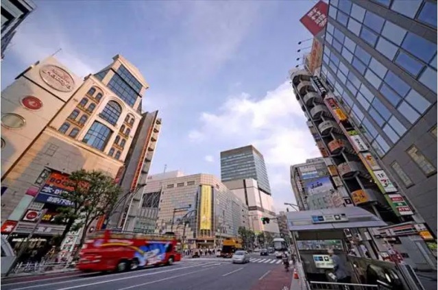 飲食店　中華食堂日高屋春日駅前店（飲食店）まで166m