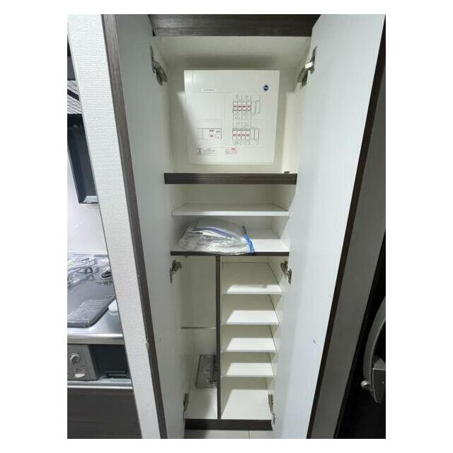 玄関　同物件別部屋写真