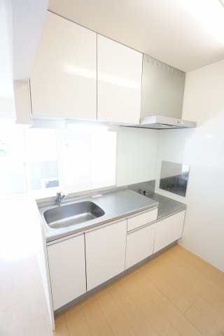 キッチン　同物件・同タイプの写真です。