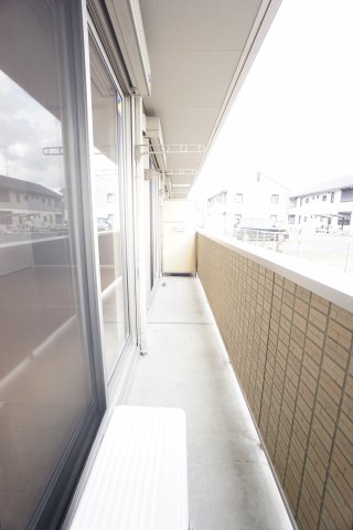 バルコニー　同物件・同タイプの写真です。