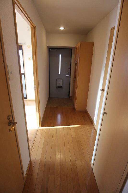 玄関　玄関からそれぞれのお部屋に繋がる廊下スペースです。