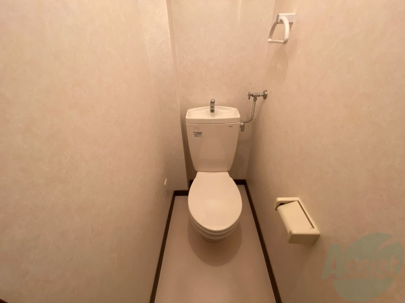 トイレ　ウォシュレット機能がついたトイレです。安心して使用できます。