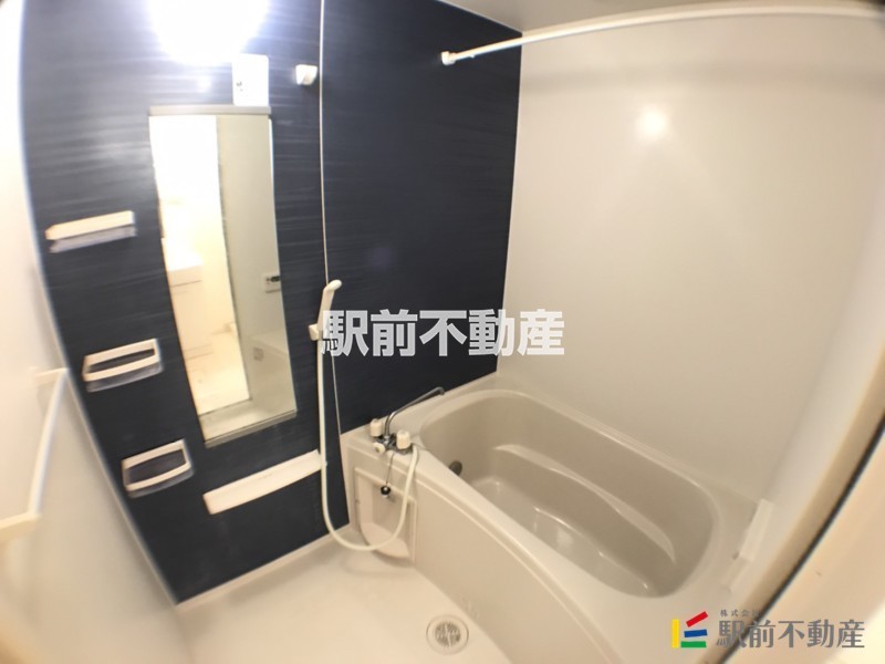 バス・シャワールーム　※間取り反転タイプの写真です。