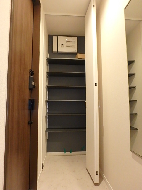 玄関　[参考]同建築会社ヘーベルメゾン施工例（現況優先）