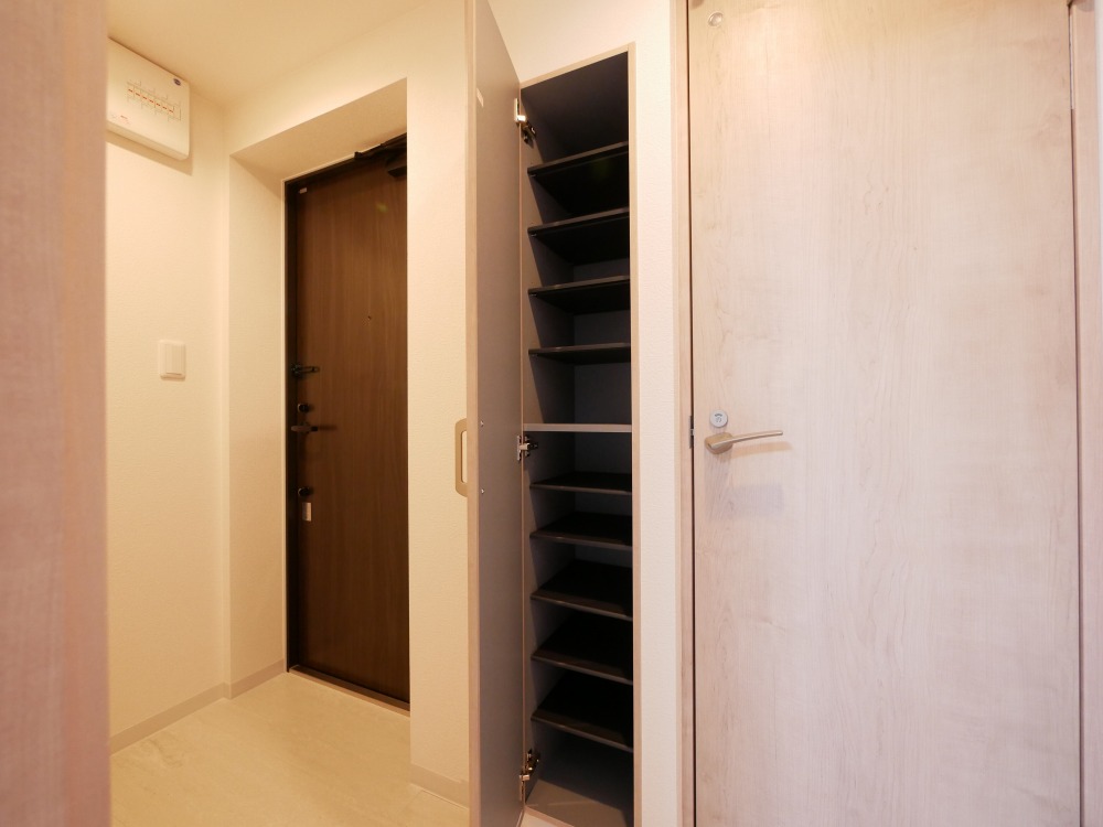 玄関　☆シューズボックス付きのスタイリッシュな玄関☆
