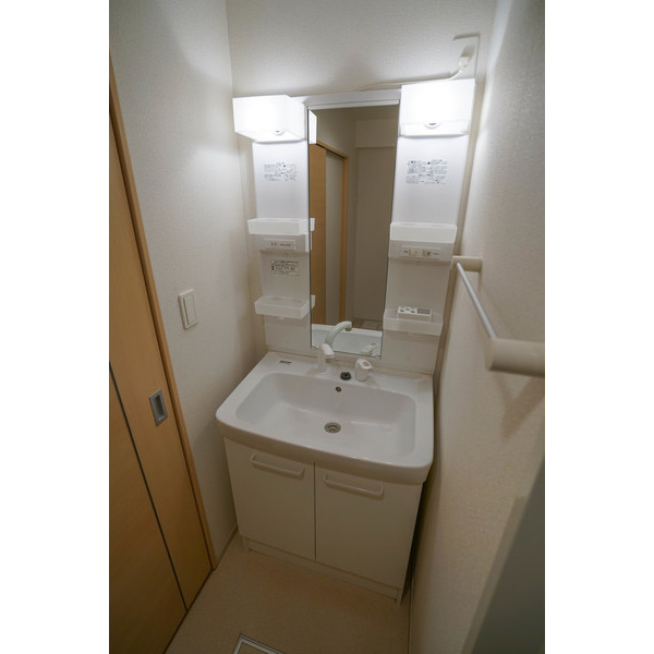 洗面設備　同じ建物の別の部屋