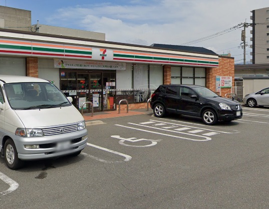 コンビニ　セブンイレブン博多東比恵2丁目店（コンビニ）まで371m