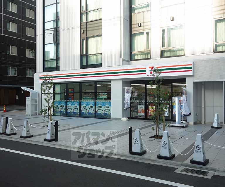 コンビニ　セブンイレブンハートインヴィアイン京都八条口店（コンビニ）まで200m