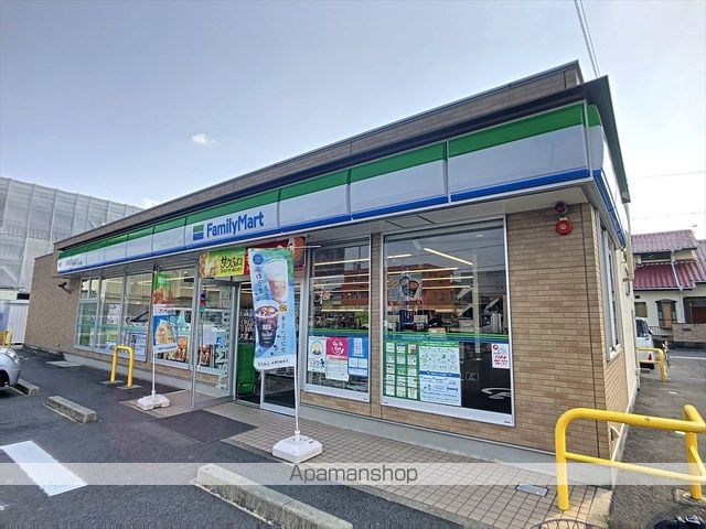 コンビニ　ファミリーマート（コンビニ）まで324m