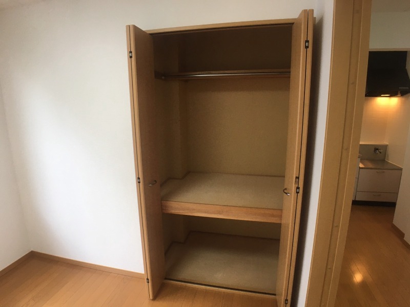収納　クローゼットは奥行きもあり、荷物が多い方でも安心です。