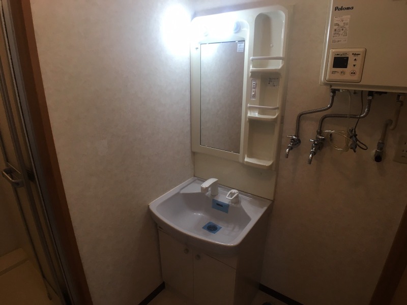 洗面設備　こちらに洗面台があります。朝の洗顔はこちらで。