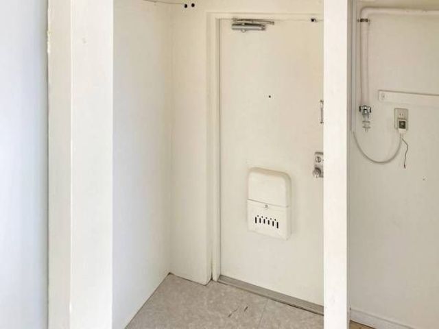 玄関　同一物件の別号室の写真です。