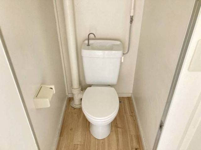 トイレ　同一物件の別号室の写真です。