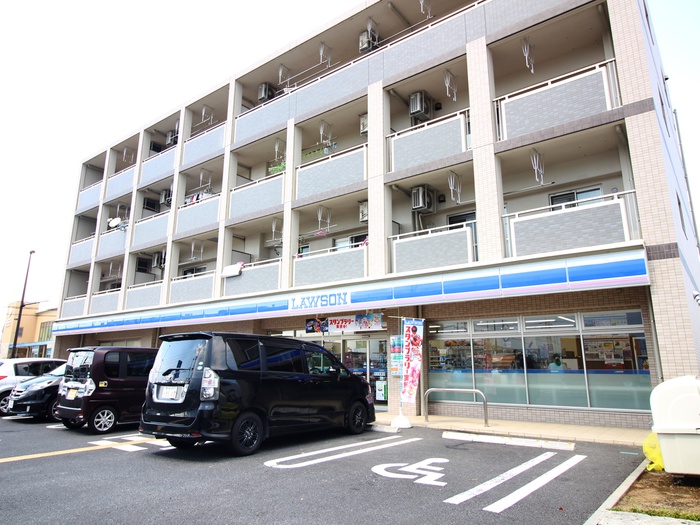 コンビニ　ローソン（コンビニ）まで730m