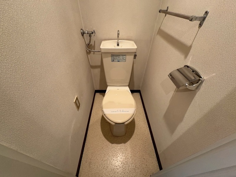 トイレ　こちらはトイレです。清潔感があり、安心して使用できます。