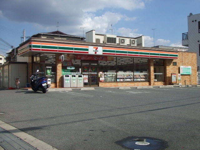 コンビニ　セブンイレブン柏原国分本町店（コンビニ）まで389m