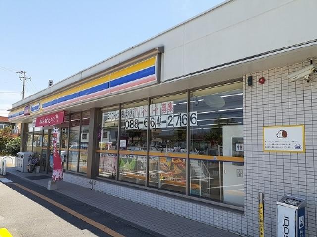 コンビニ　セブン-イレブン徳島金沢１丁目店（コンビニ）まで1360m