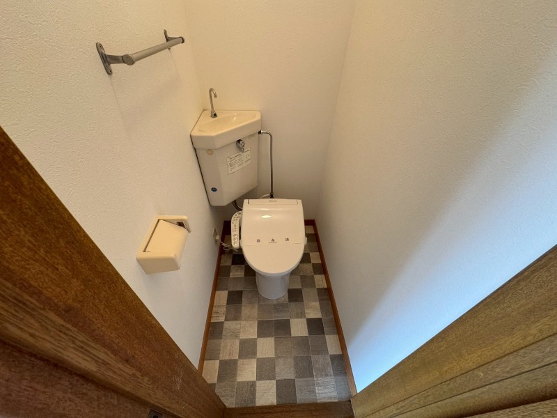 トイレ　こちらはトイレです。清潔感があり、安心して使用できます。