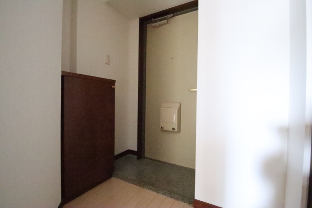 玄関　※別室の参考写真の為、現況優先です。