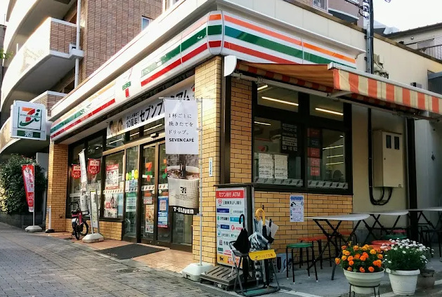 コンビニ　セブンイレブン 文京本駒込1丁目店（コンビニ）まで136m
