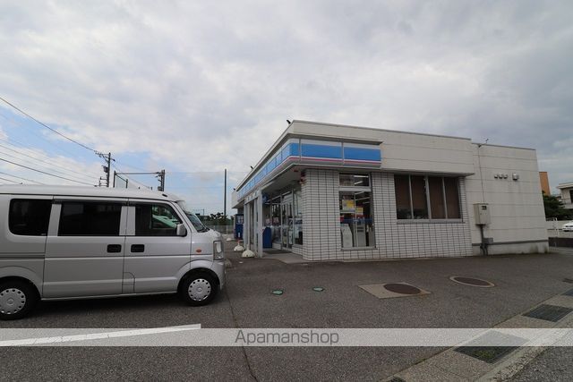 コンビニ　ローソン（コンビニ）まで298m