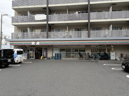 コンビニ　セブンイレブン 横浜鶴見店（コンビニ）まで289m