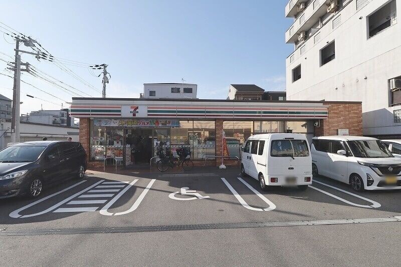 コンビニ　セブンイレブン大阪東中本3丁目店（コンビニ）まで405m