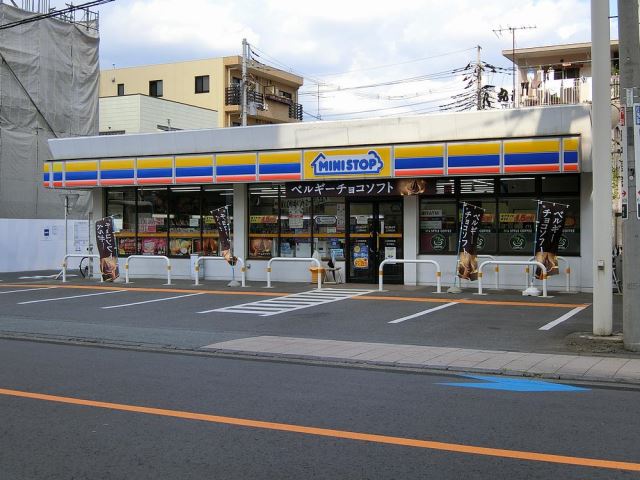 コンビニ　ミニストップ（コンビニ）まで310m