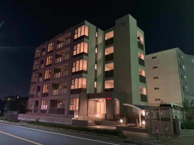 建物外観　外観写真（夜）