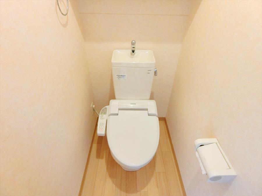 トイレ　同じ間取りの別部屋の写真です