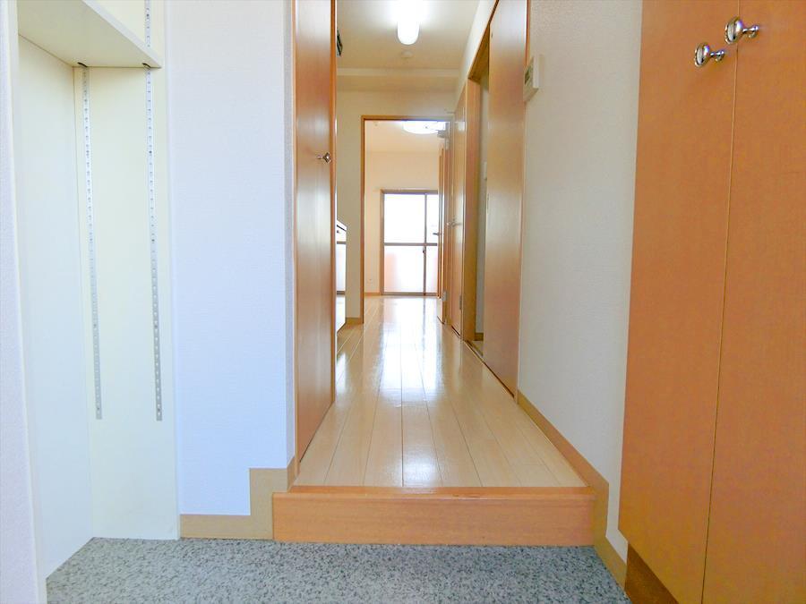 玄関　同じ間取りの別部屋の写真です