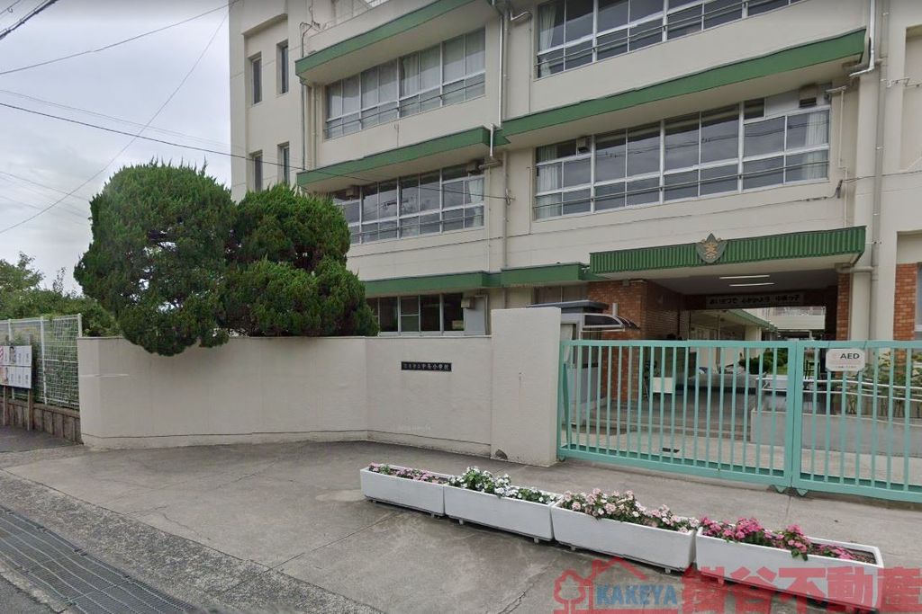 小学校　茨木市立中条小学校（小学校）まで590m