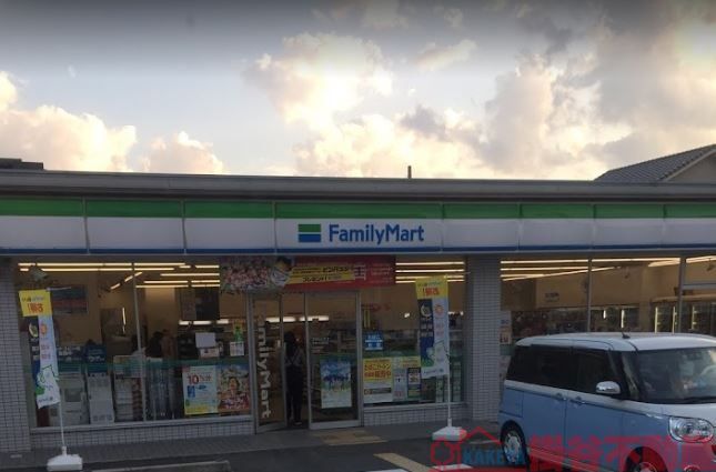 コンビニ　ファミリーマート茨木小川町店（コンビニ）まで360m