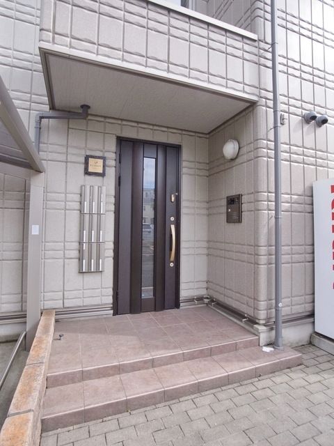 エントランス　♪エントラスは大きくて清潔感があります♪