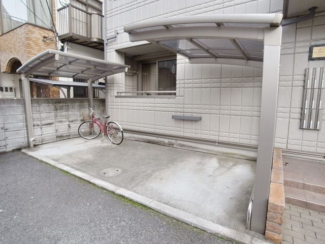 その他共有部分　♪駐輪場は二か所屋根付き♪