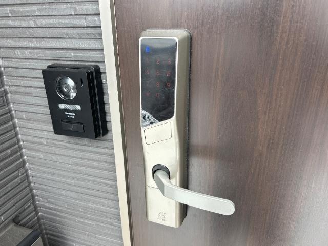 セキュリティ　玄関ドア