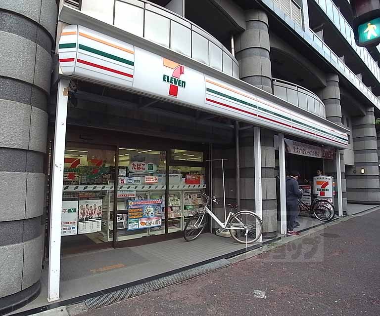 コンビニ　セブンイレブン烏丸高辻店（コンビニ）まで260m