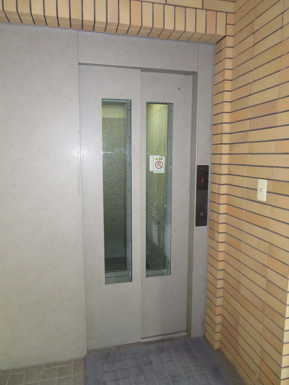 その他設備　エレベーター付き