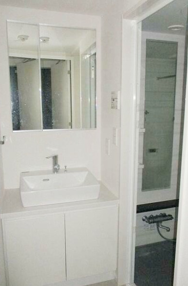 洗面設備　別部屋の画像を使用しております。